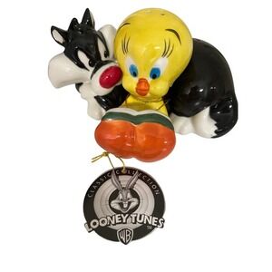 Looney Tunes NWT Classic Collection 4” Sylvester & Tweety Salt Pepper Shakers